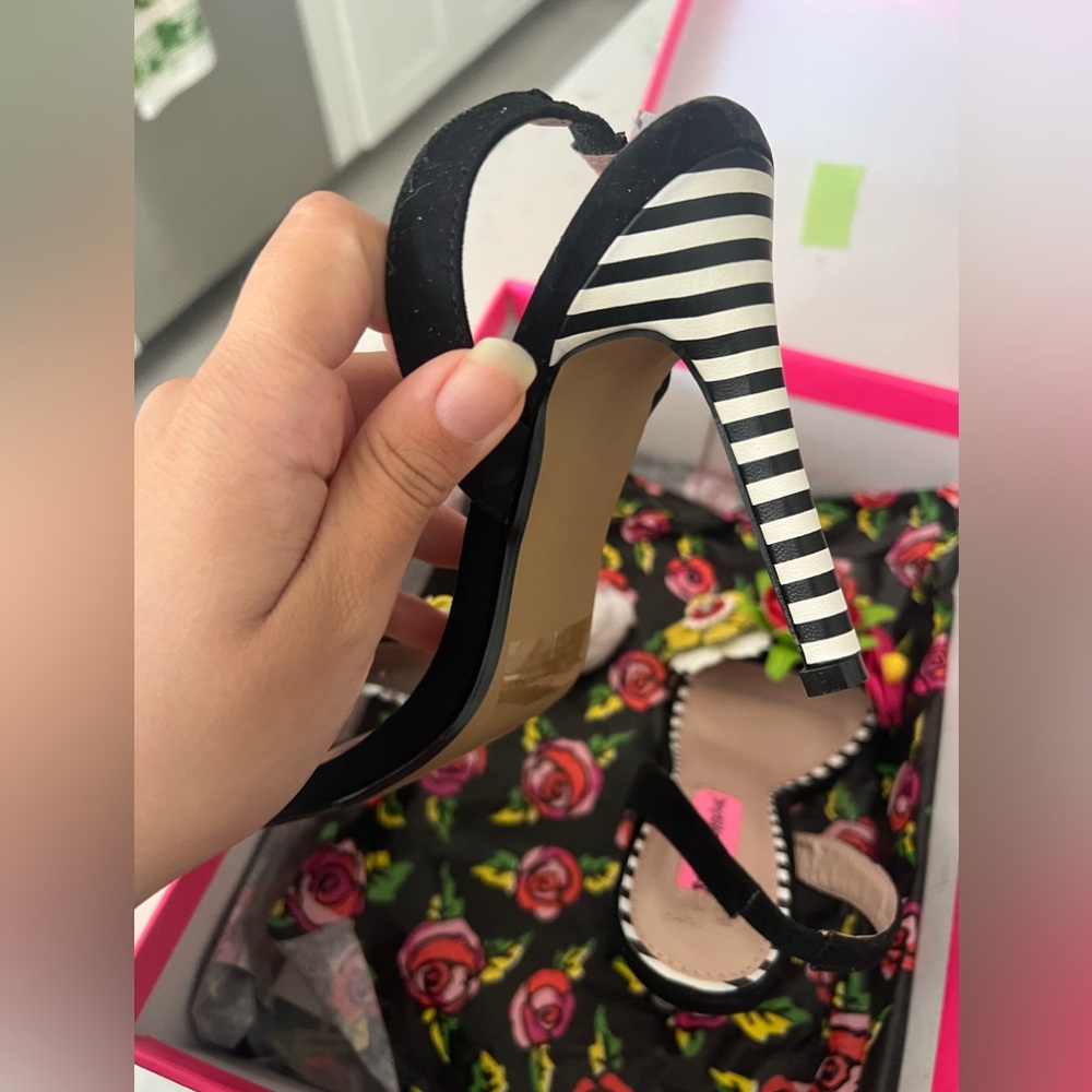 NEW Betsey Johnson Womens Brena Open Toe Special Occasion Slingback Sandals 6 - Picture 3 of 12